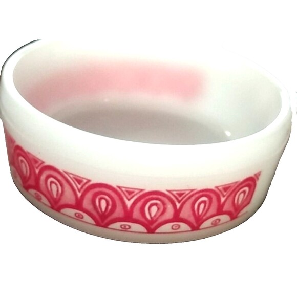 Jeannette GlasBake 14 oz Milk Glass Ovenware Bowl Handle J-2639 Red USA Vintage - Picture 4 of 5